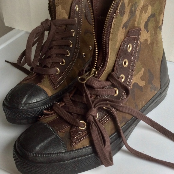 chuck taylor combat boots